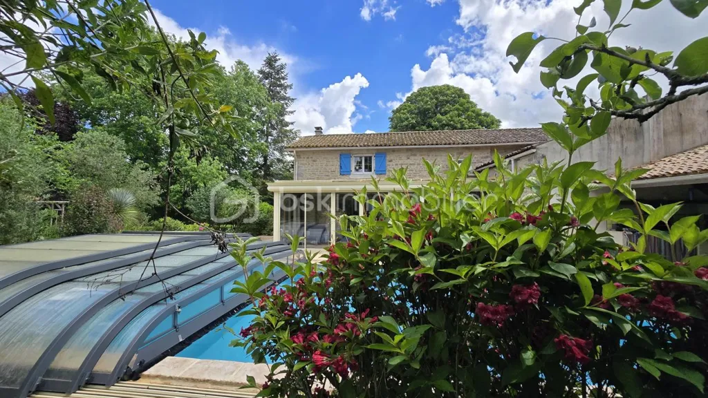 Bassein - Longère with Pool in Vançais