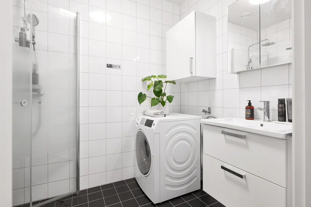 Bathrooms - Modern Flat with Panoramic View in Partille