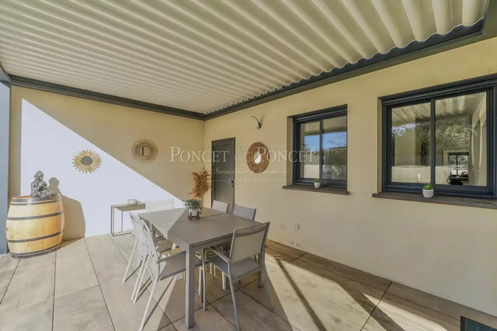 Terrasse - Villa Contemporaine avec Piscine à Lattes
