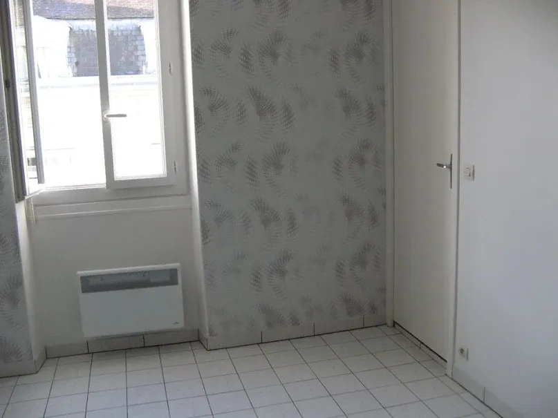 Toad - 2-Bedroom Apartment with Balcony in Angers