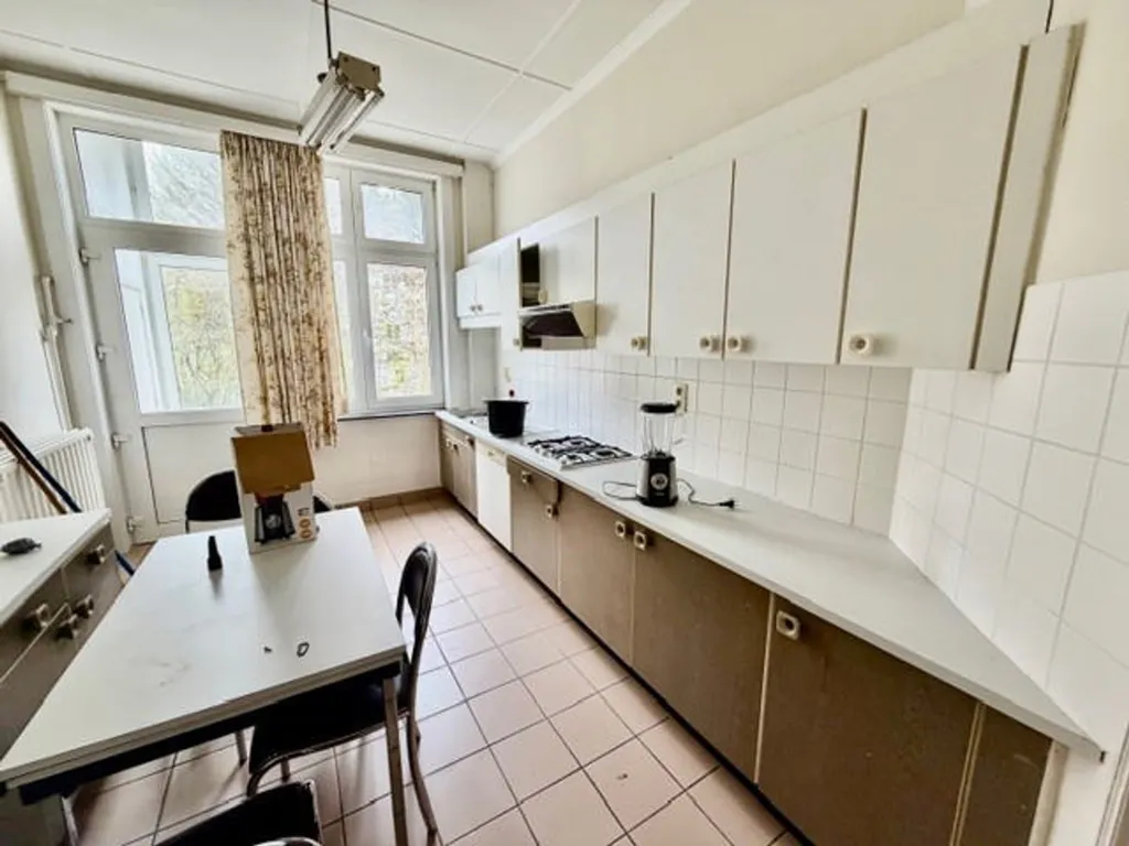 Cuisine - Maison de Rapport avec Jardin à Ixelles