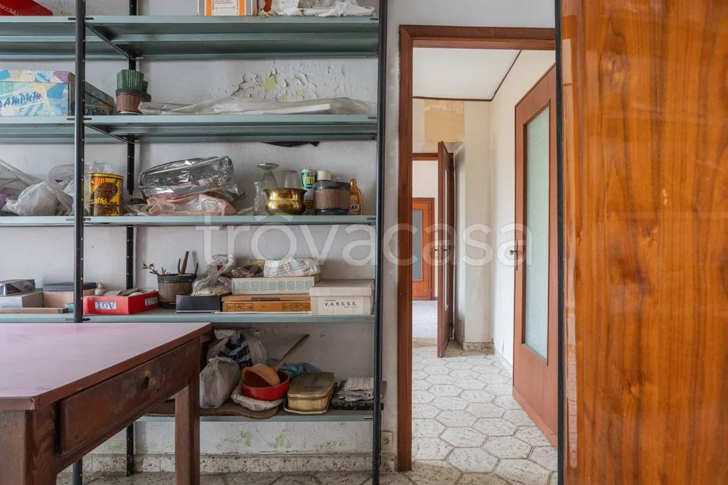 Bureau - Colonial House with Balcony in Centallo