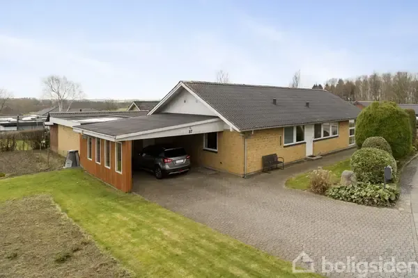 Exterior - Modernised Villa with Family Layout in Rødding