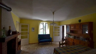 Söögituba - Rustic Property with Farmhouse Charm in Vinchio