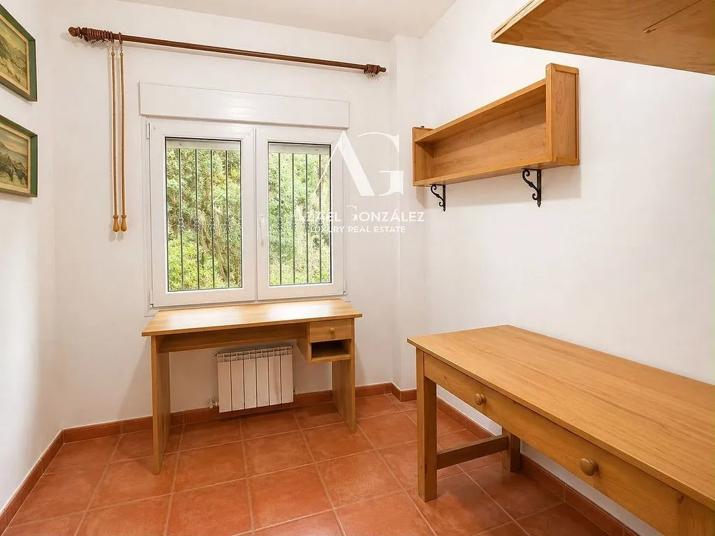 Bureau - Independent House with Extensive Garden in Pechón