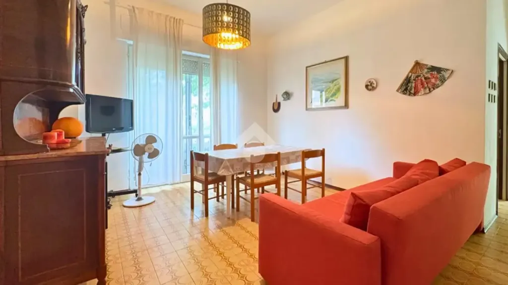 Soggiorno - 3-Bedroom Apartment with Pool in Marcelli