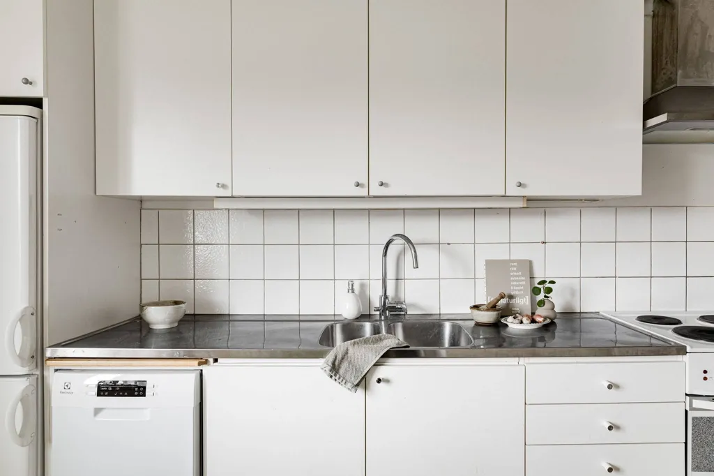 Cuisine - Spacious 1st Floor Flat with Garden View in Kirseberg