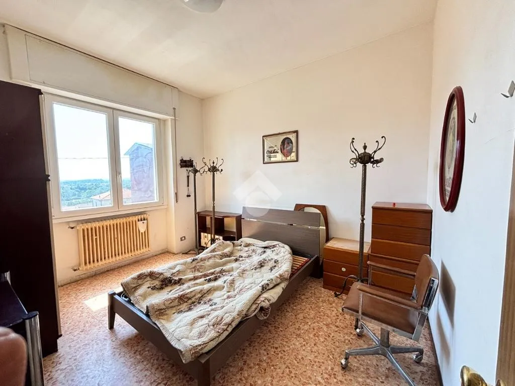 Chambres - Independent House with Commercial Activity in Casnate Con Bernate