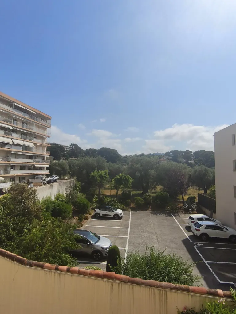 Extérieur - Appartement Refait à Neuf avec Garage à Proximité de l'Autoroute