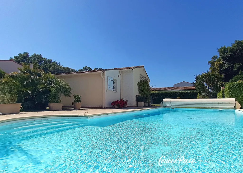 Piscine - Villa de Plain-Pied avec Piscine à Garons