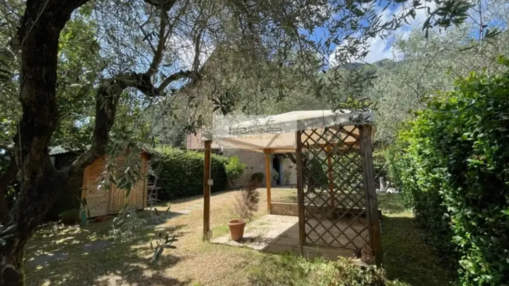 Jardin - Rustic-Style Flat with Private Garden in Camaiore