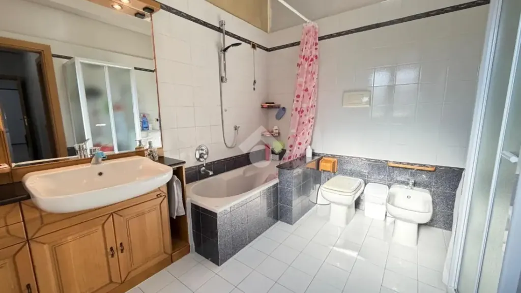 Vannitoad - Spacious Apartment with Private Balcony in Seregno