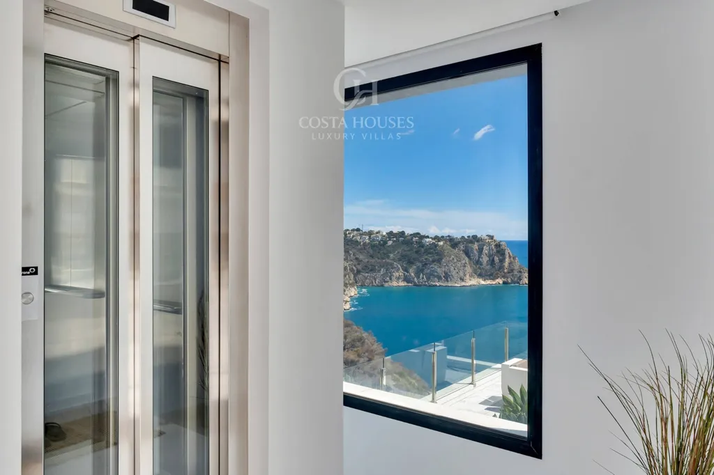 Rõdu - Contemporary Villa with Seafront Views in Jávea