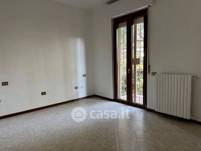 Stanze - Three-Bedroom Apartment with Terrace in Cremona