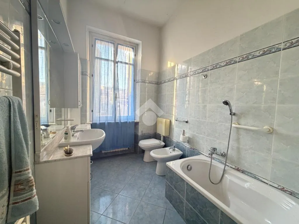 Vannitoad - 3-Room Apartment with Balcony in Broni
