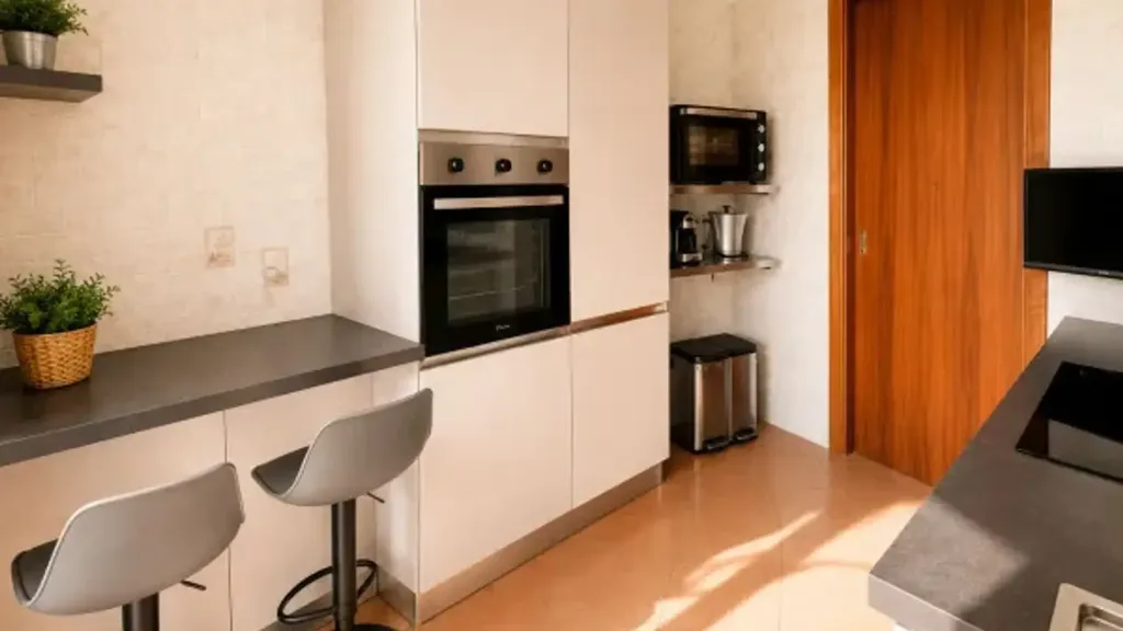 Köök - Bright Trilocale with Balcony in Milan