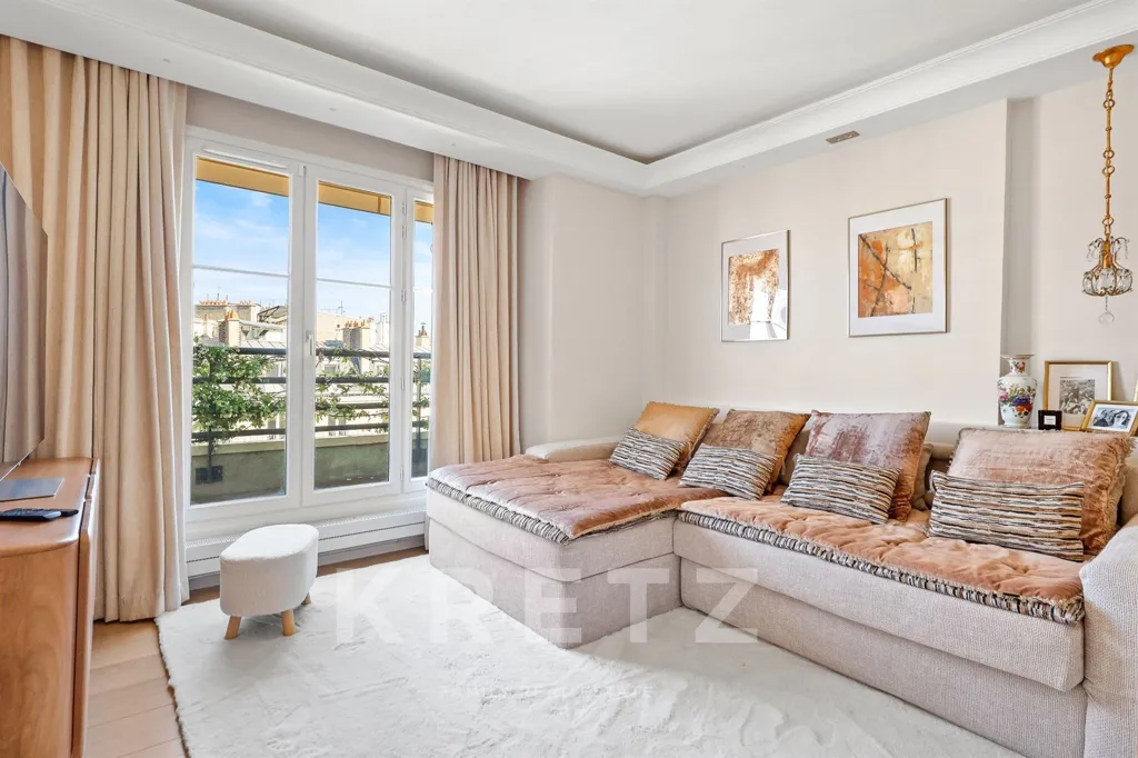 Living Room - Apartment with Rooftop Terrace in Paris 17th