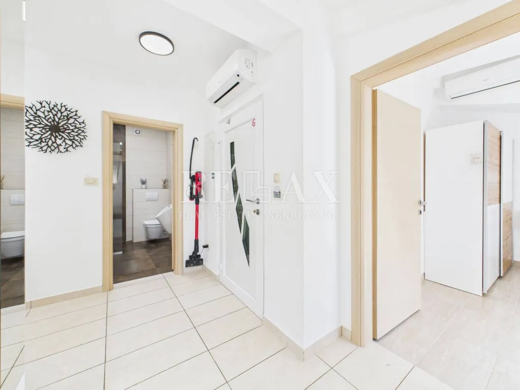 Esik - Apartment with Sea View in Crikvenica Centre