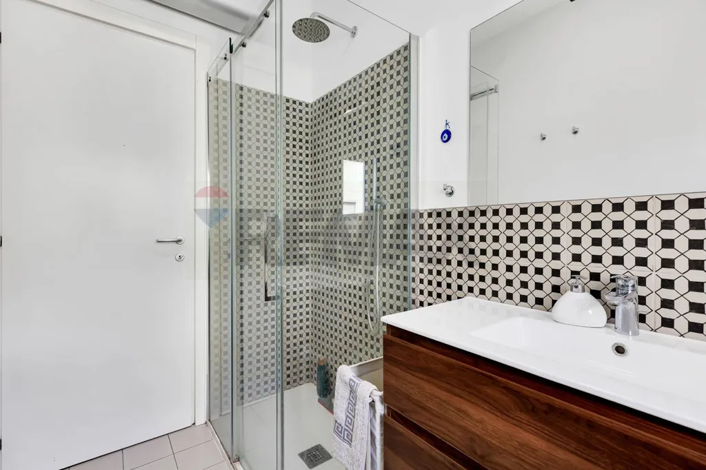 Salles de bain - Rear-Facing Flat with Balcony in Milan