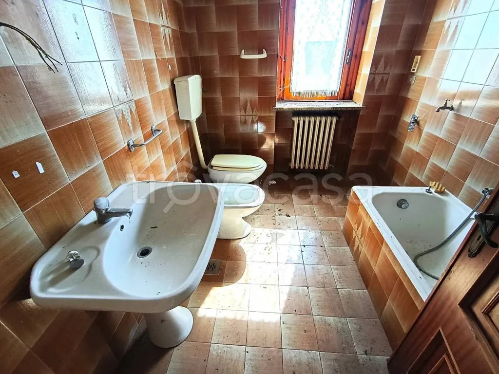 Salles de bain - Villa with Panoramic Terrace in Baldissero Torinese