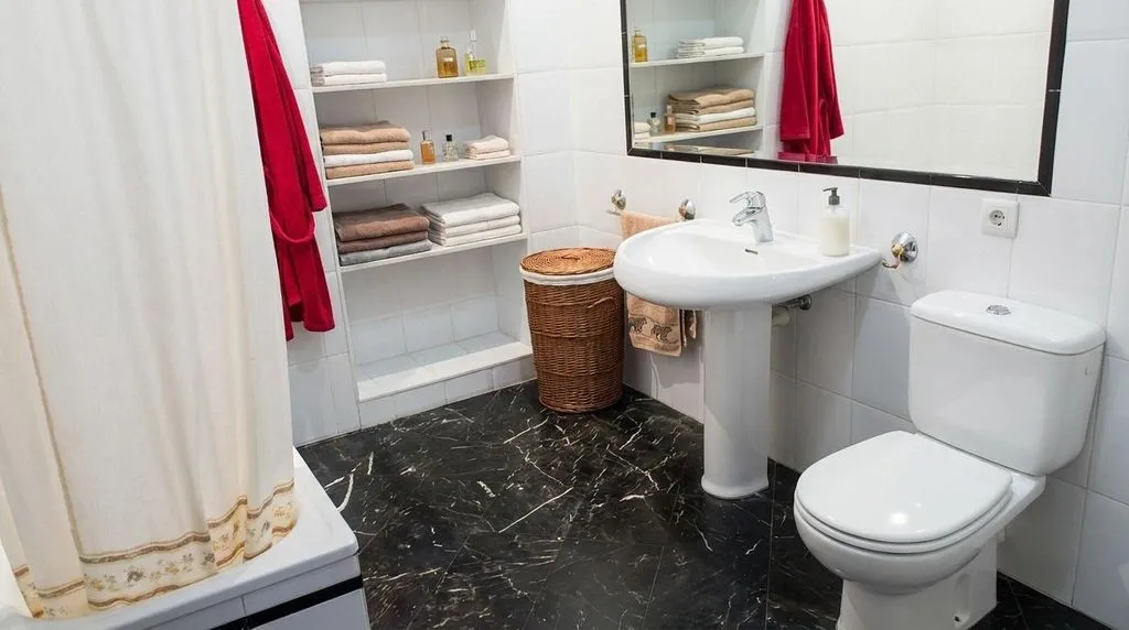 Salles de bain - Historic Townhouse with Pool in Córdoba