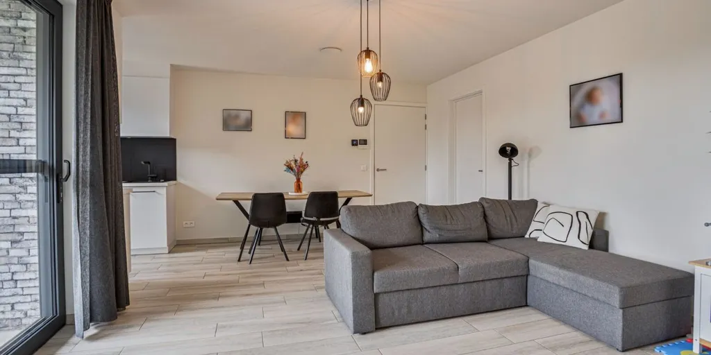 Séjour - Appartement avec Terrasse et Carports Centraux à Geel