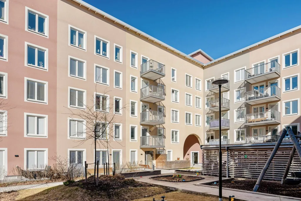 Giardino - 2nd Floor Apartment with Balcony in Täby