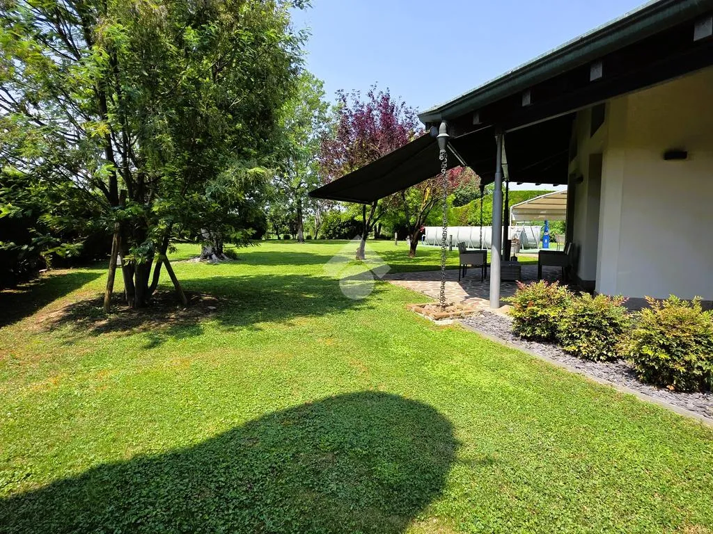 Aed - Villa with Private Park in Borgoforte