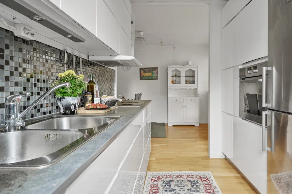 Köök - Apartment with West-Facing Balcony in Central Location