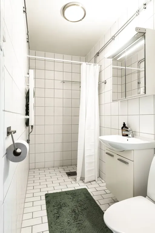 Salles de bain - Efficient Apartment with Private Terrace in Göteborg