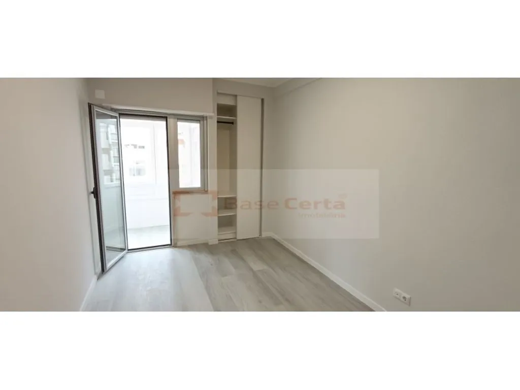 Pièces - Luxury Apartment with Beach Access in Oeiras