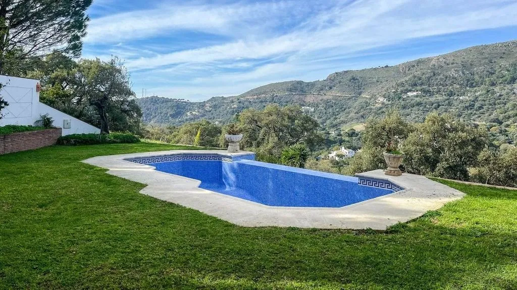 Bassein - Luxury Villa with Mountain Views in Casares