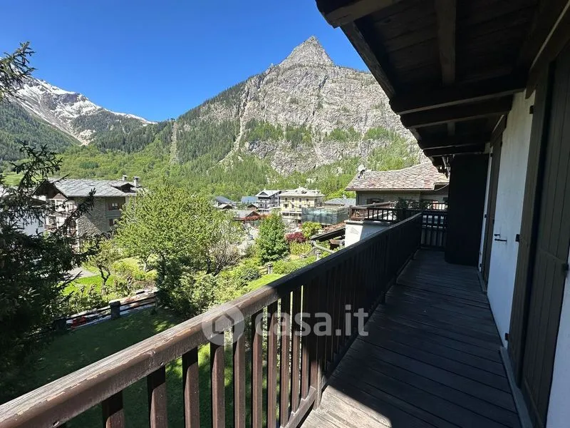 Rõdu - Trilocale with Balcony in Courmayeur