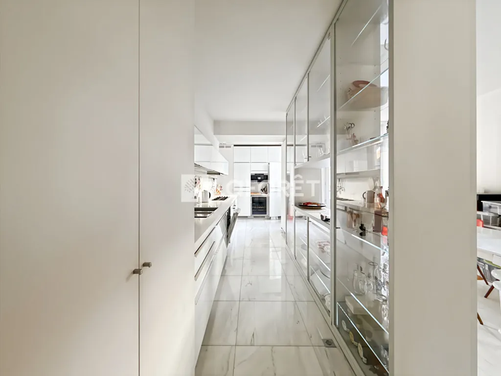Köök - Refurbished Parisian Flat with Balcony