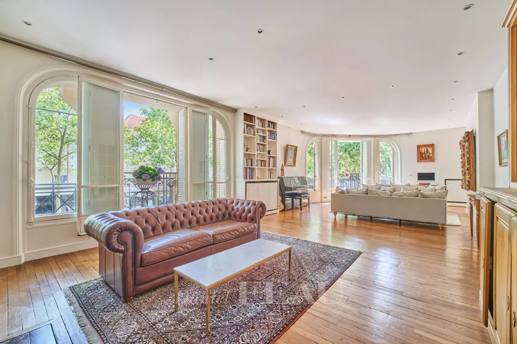 Living Room - Luxury Corner Apartment with View in Paris 7th
