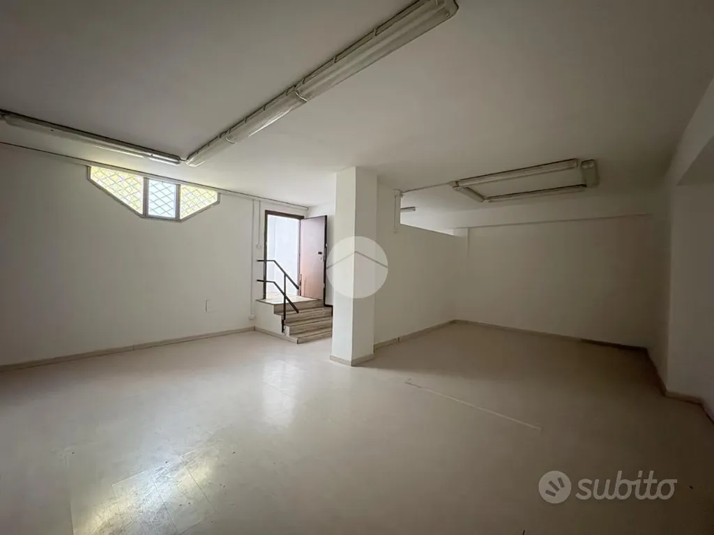 Garage - Office Space with Two Access Points in Brescia