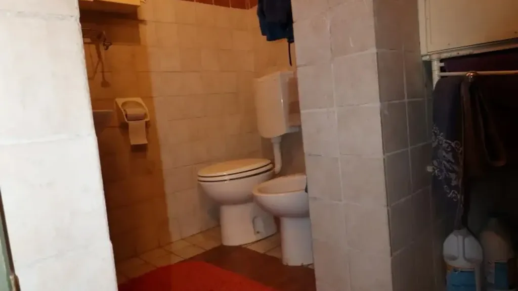 Bathrooms - Terraced Villa with Garden in Montevarchi