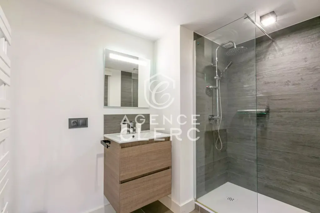 Salles de bain - Villa Contemporaine avec Vue Lac à Pringy
