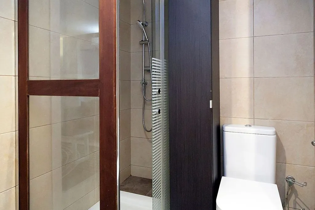 Bathrooms - Duplex with Terrace in La Salut, Barcelona