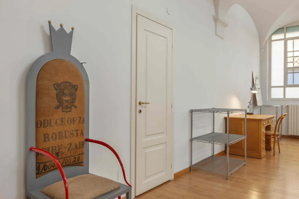 Séjour - Open-Plan Loft with Short-Term Rental in Bologna