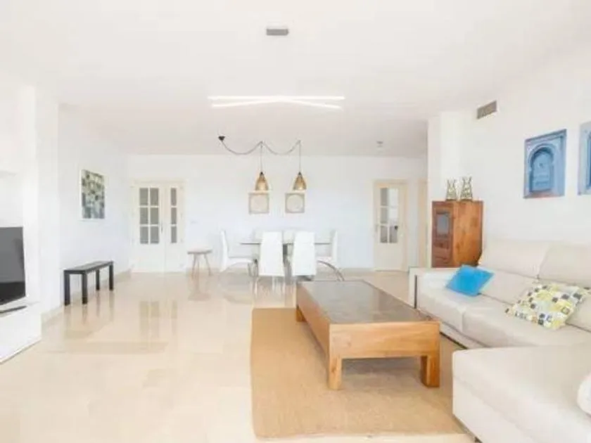 Elutuba - 3-Bed Apartment with Terrace in Sotogrande