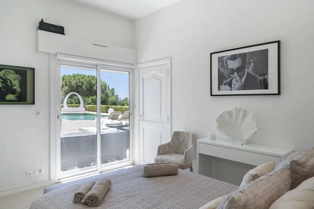 Chambres - Villa Luxueuse avec Piscine à Cannes
