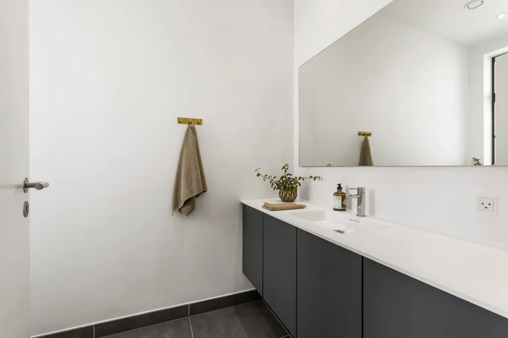 Vannitoad - Modern Rowhouse with South-Facing Garden in Paderup