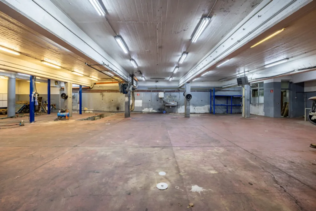 Garage - Building with 6 Apartments in Anderlecht
