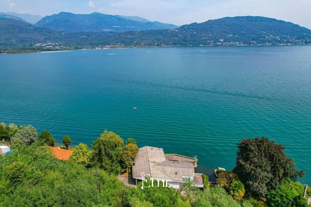 Õhuvaade - Waterfront Villa with Private Dock in Baveno