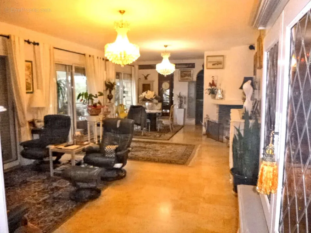 Séjour - Villa de Plain Pied avec Jardin à Port St Louis