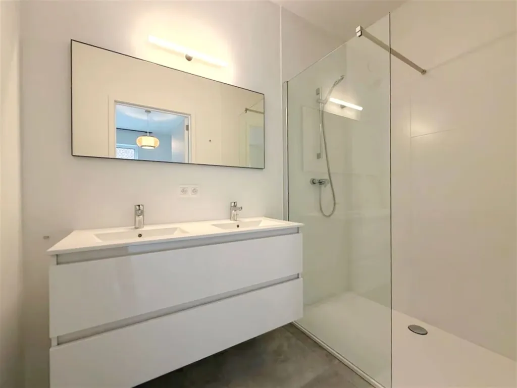 Salles de bain - Appartement Central avec Terrasse à Anvers