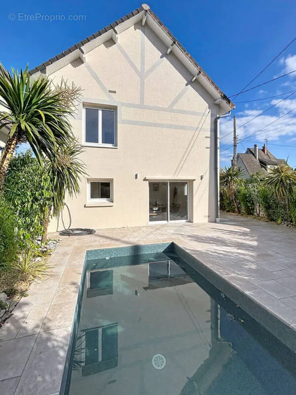 Piscine - Villa Rénovée avec Piscine à Ouistreham