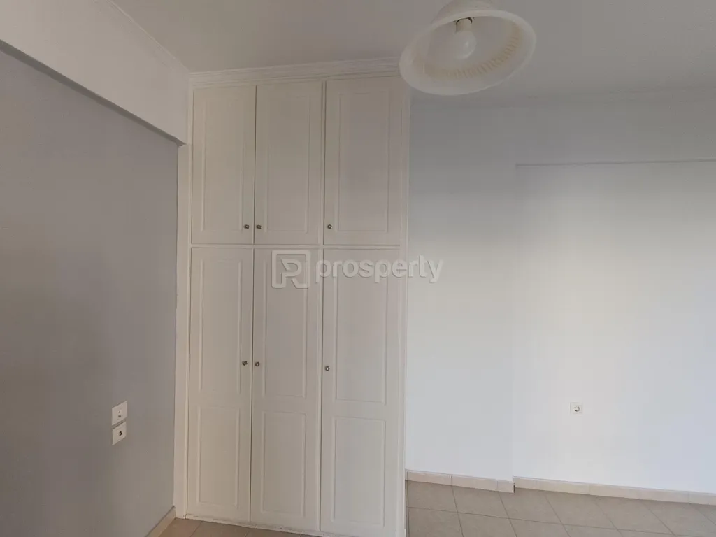 Esik - Studio with Green View in Agyia, Patra
