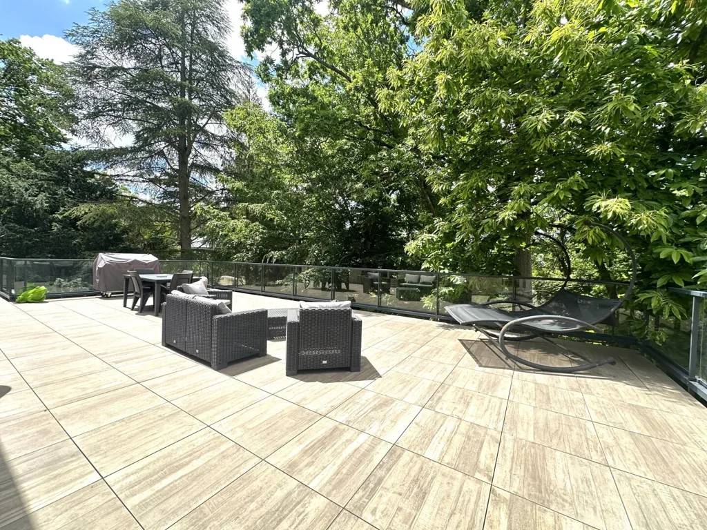 Terrasse - Propriété avec Spa de Nage et Parc à l'Ouest de Tours